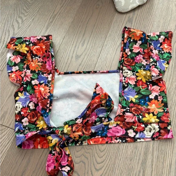 Floral Crop Top with Ruffle Sleeves - Picture 2 of 2